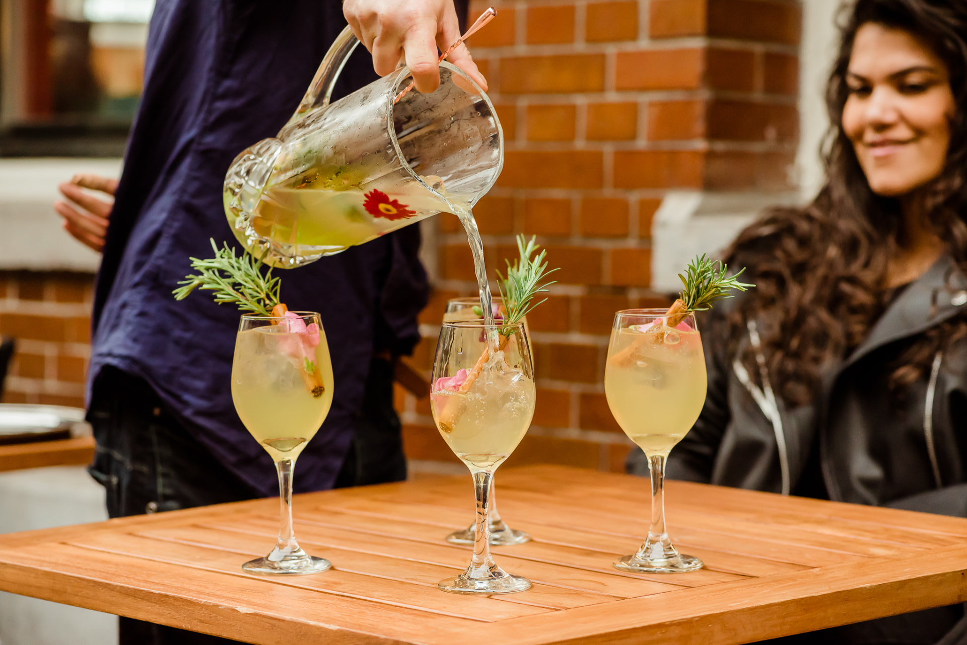 98 Cocktail Club, 25